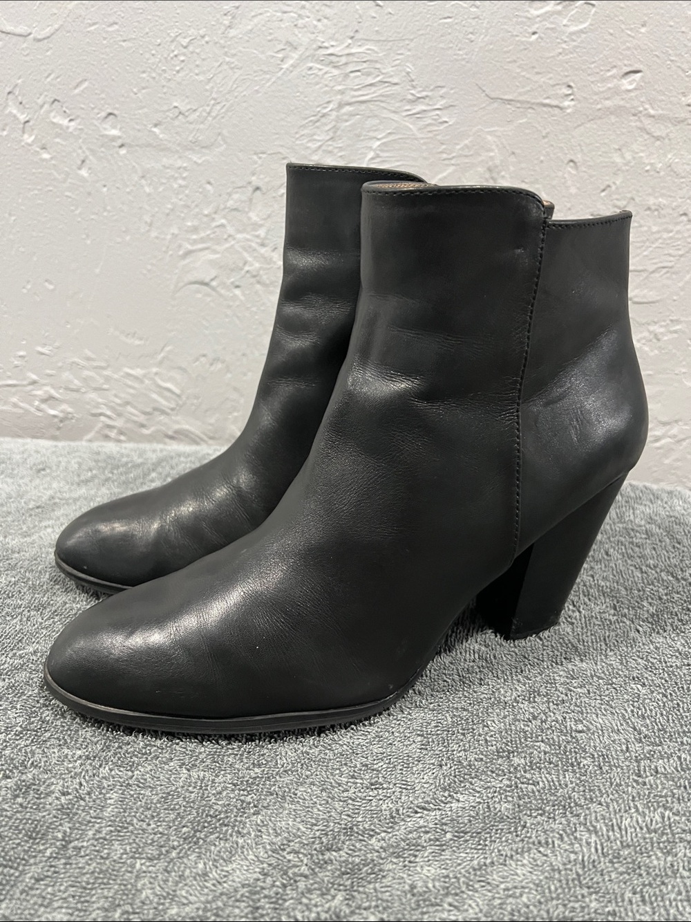 🔥 Adrienne Vittadini Beah Ankle Heeled Boots Wmn Sz 8.5 Black Leather Zip Bootie